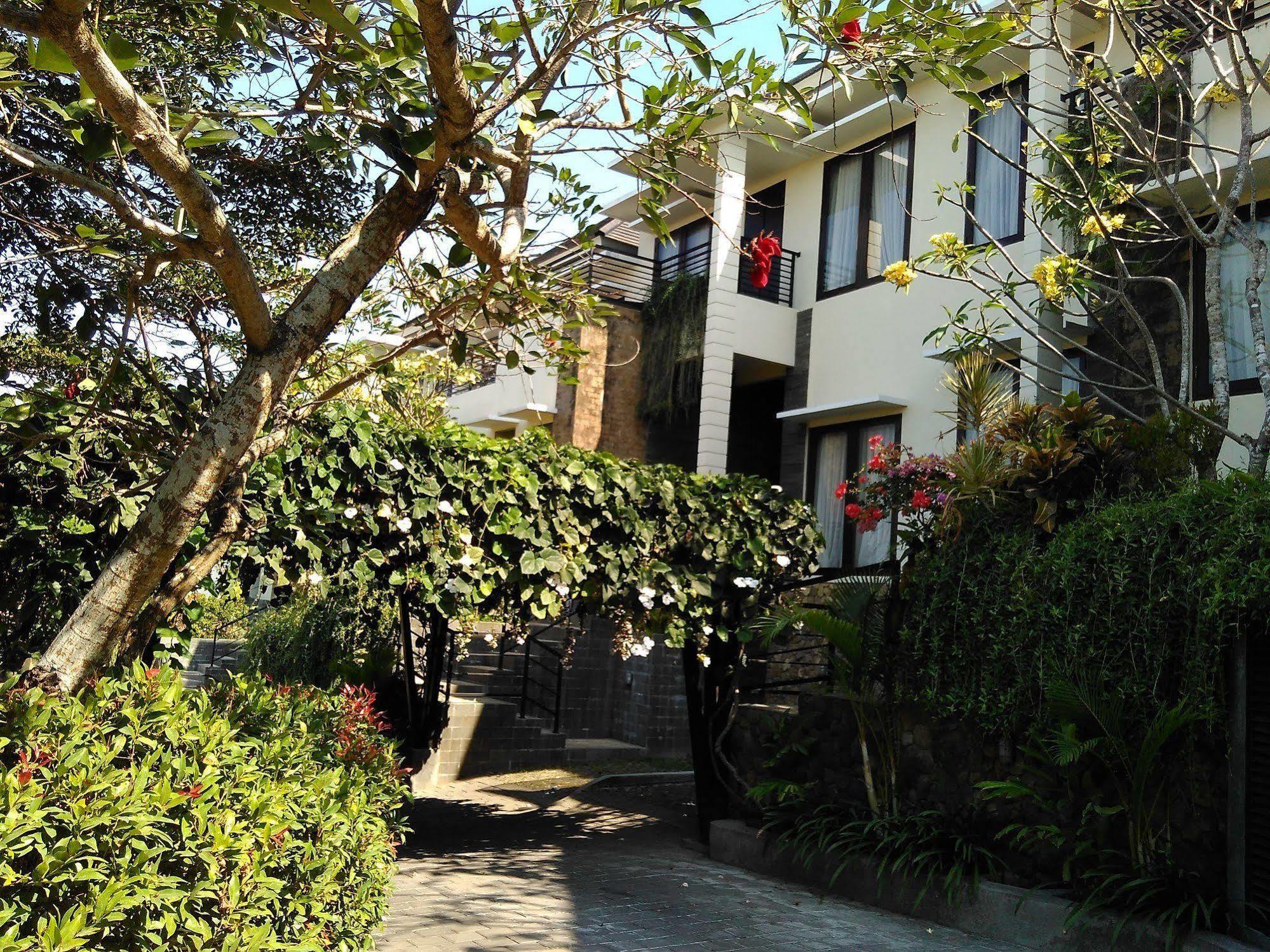 Parkside Denbukit Residence & Suite Jimbaran Esterno foto