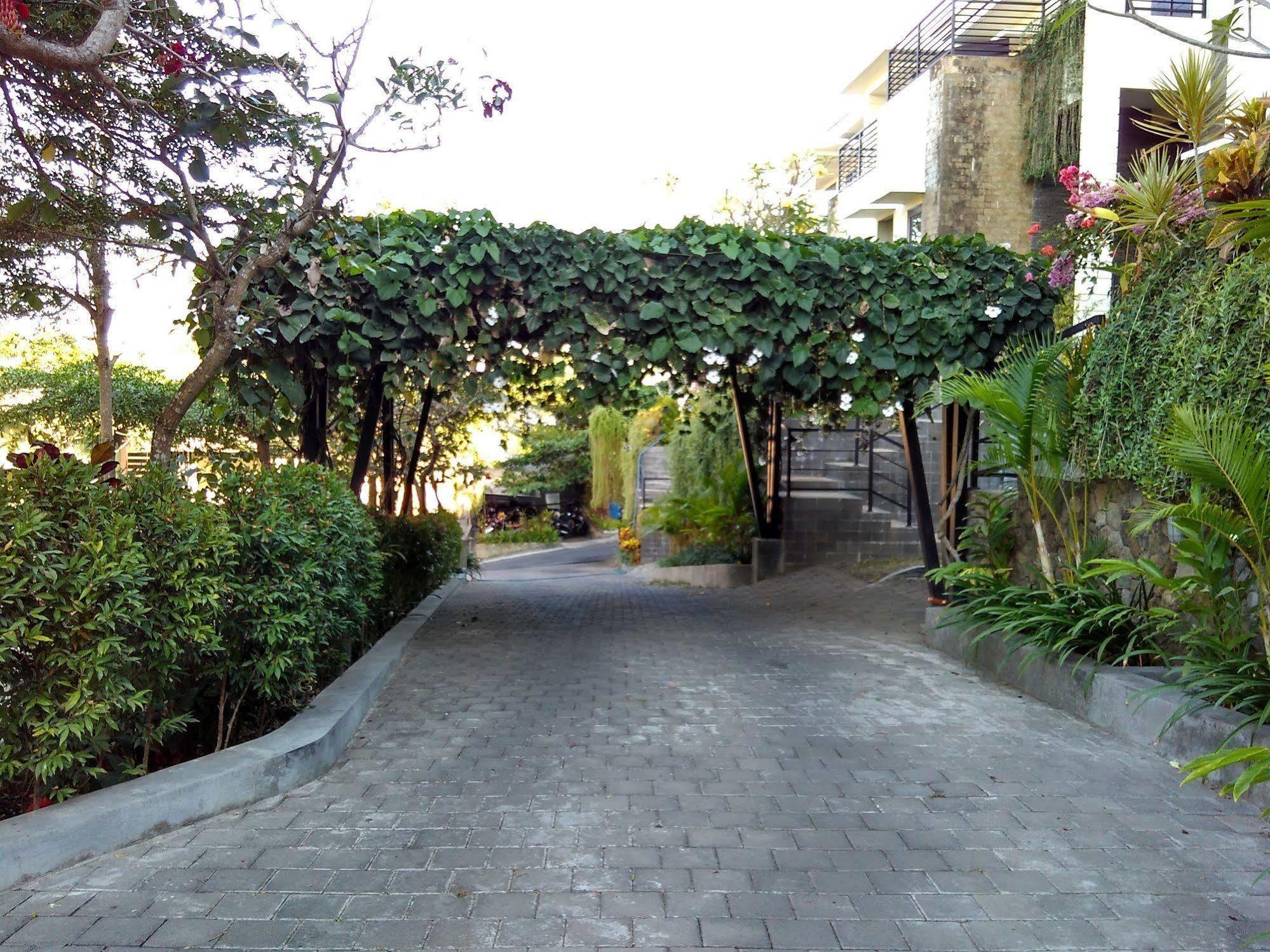Parkside Denbukit Residence & Suite Jimbaran Esterno foto